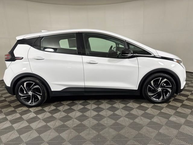 Used 2023 White Chevrolet 2LT image 2