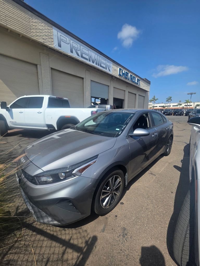 2023 Kia Forte LXS AT's photo