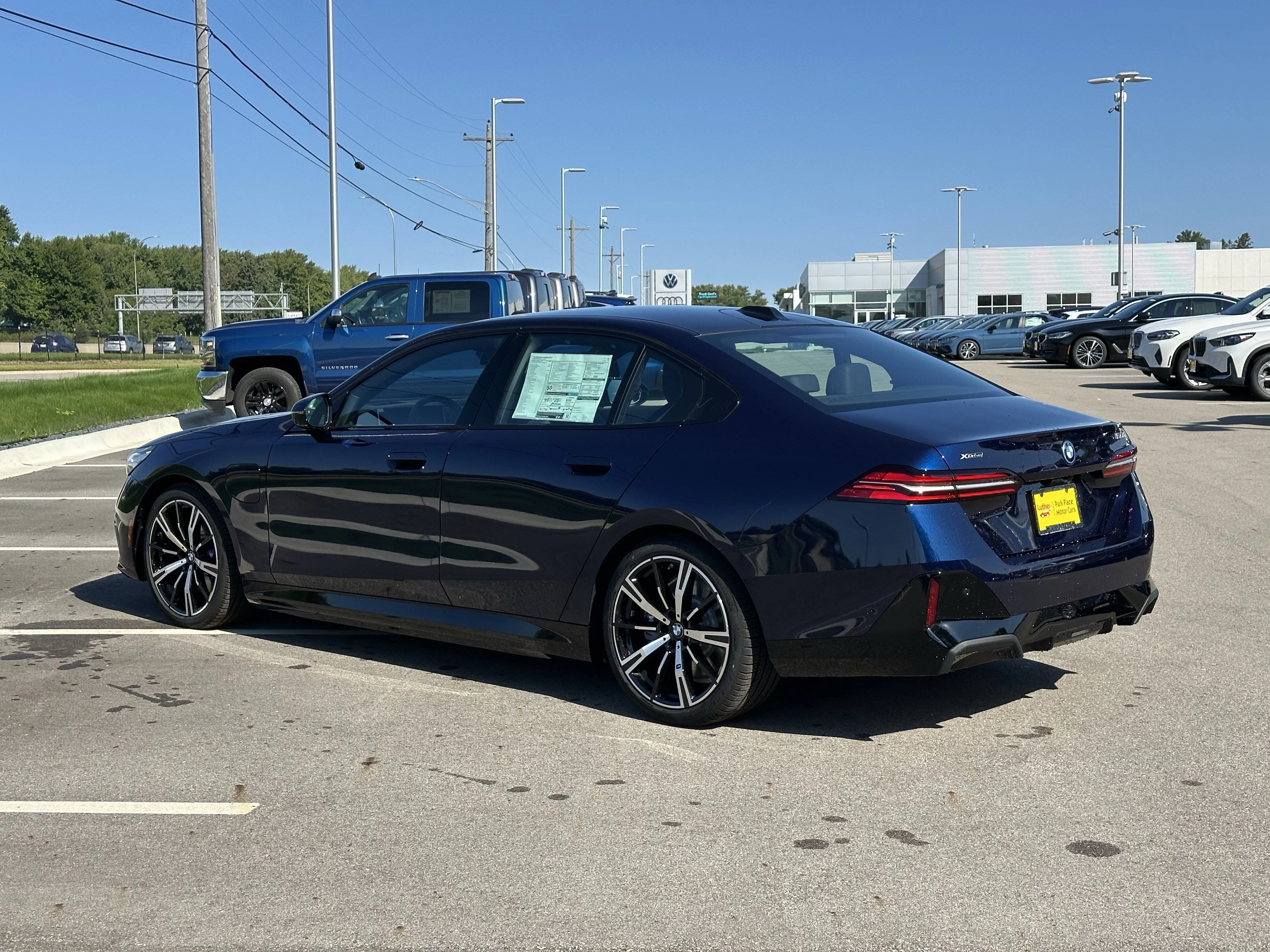 New 2026 Tanzanite Blue II Metallic BMW 550e xDrive image 5
