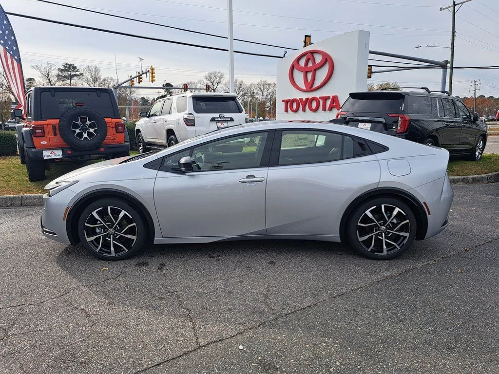 2026 Toyota Prius Plug-in Hybrid XSE - Photo 9