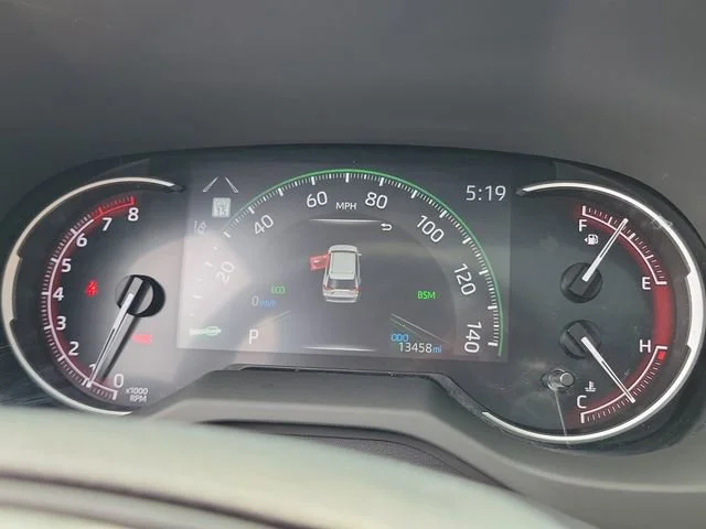 2025 Toyota RAV4 XLE - Photo 26