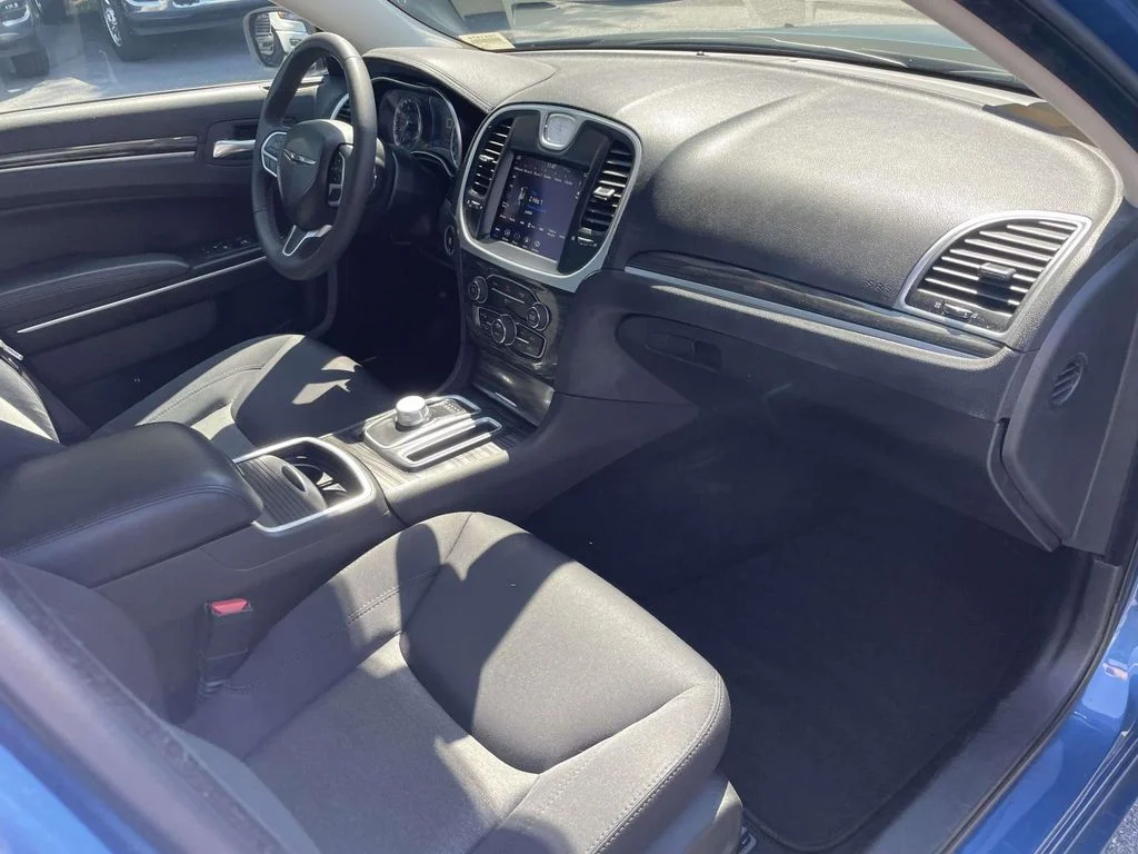 Certified Used 2022  Chrysler Touring image 14