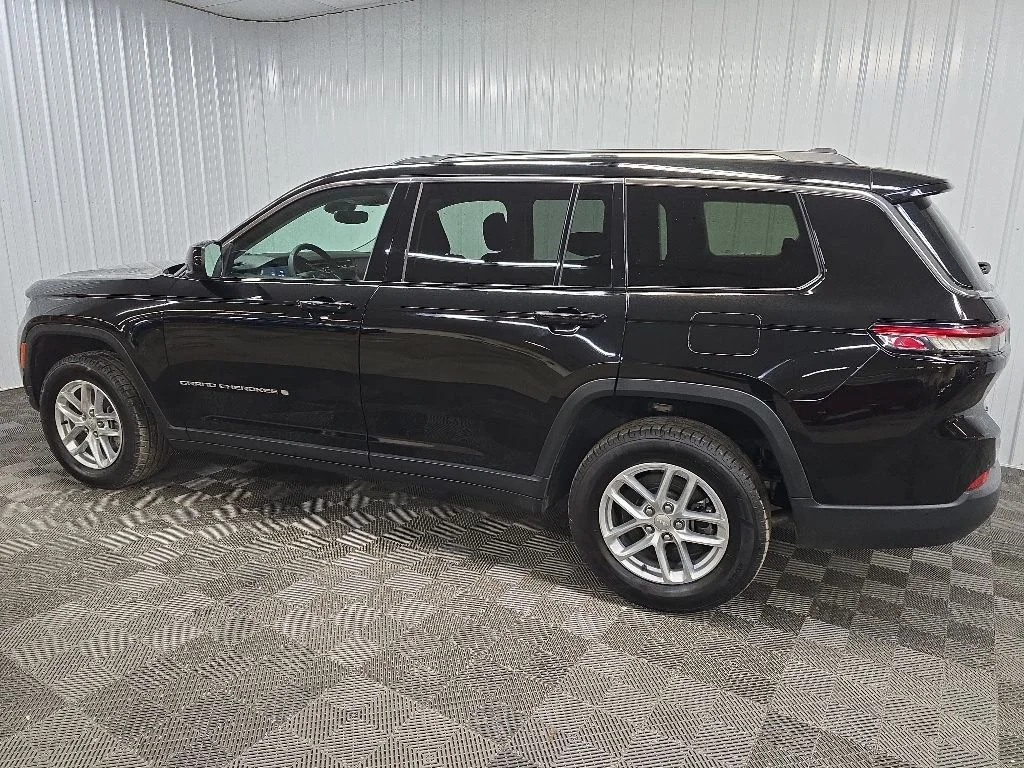 Used 2024 Black Jeep Laredo image 4