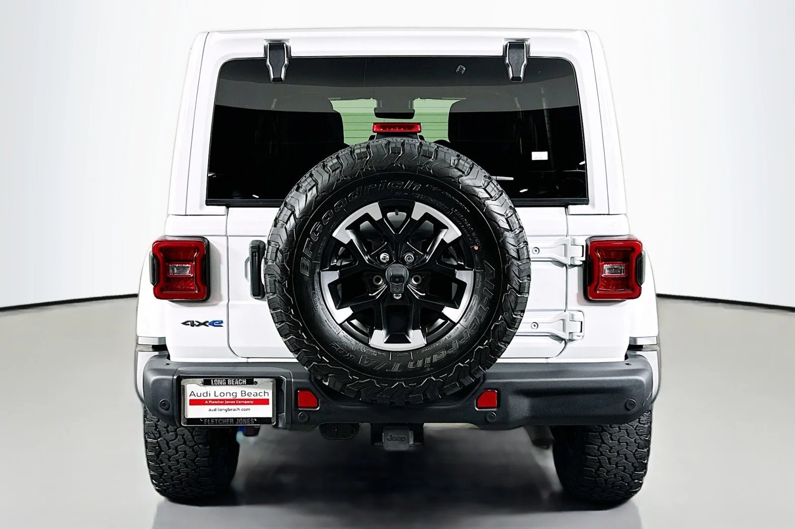 Used 2024 Bright White Clearcoat Jeep Rubicon X image 3