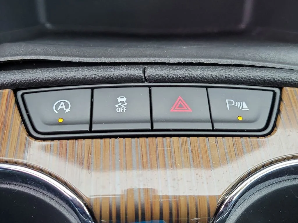 Used 2020 Carbon Black Metallic GMC SLE image 34