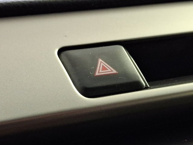 Used 2018 Silver Toyota XLE image 32