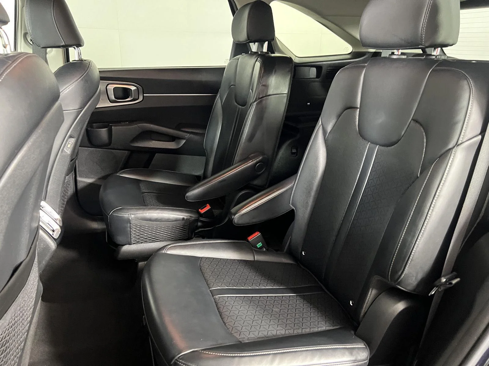 Used 2023 Gravity Blue Kia EX image 25