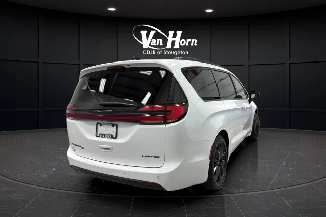 Used 2025 Bright White Clearcoat Chrysler Limited image 7
