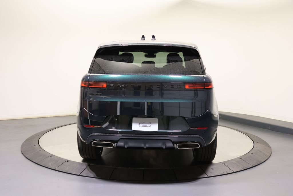 New 2026 British Racing Green Land Rover Dynamic SE image 4