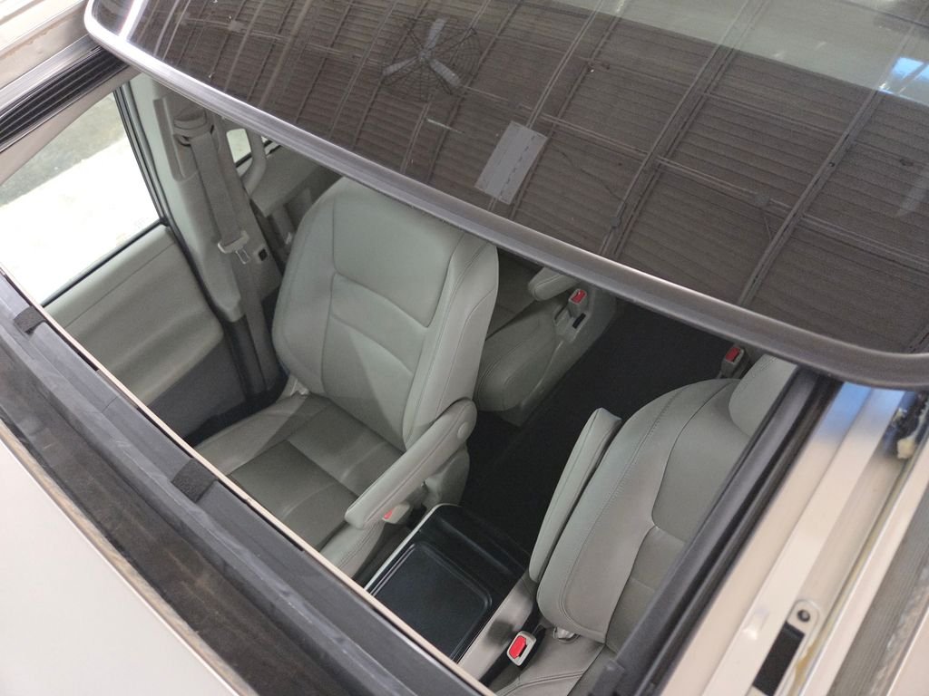 Used 2017  Toyota XLE image 34