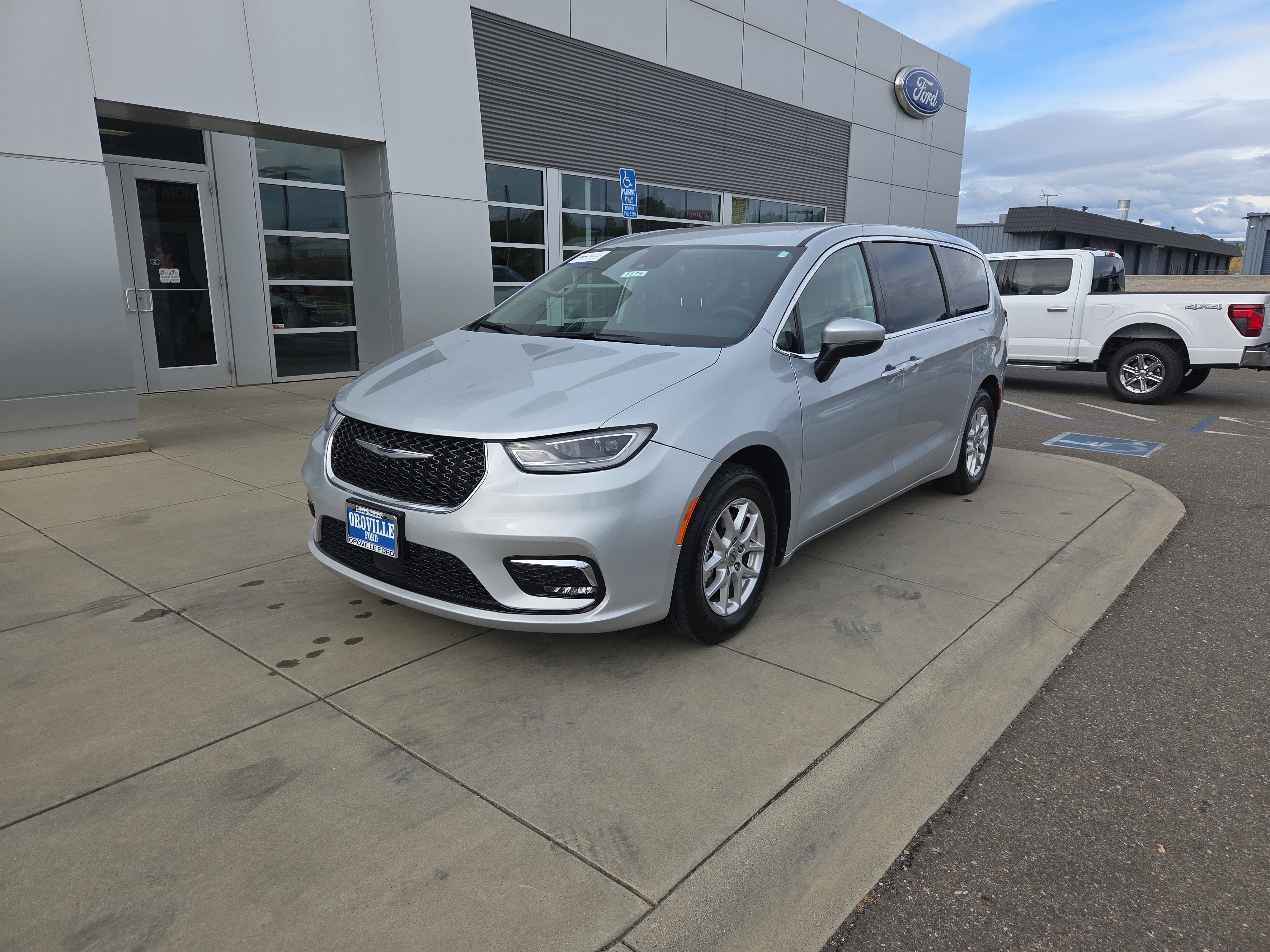 2023 Chrysler Pacifica Touring L