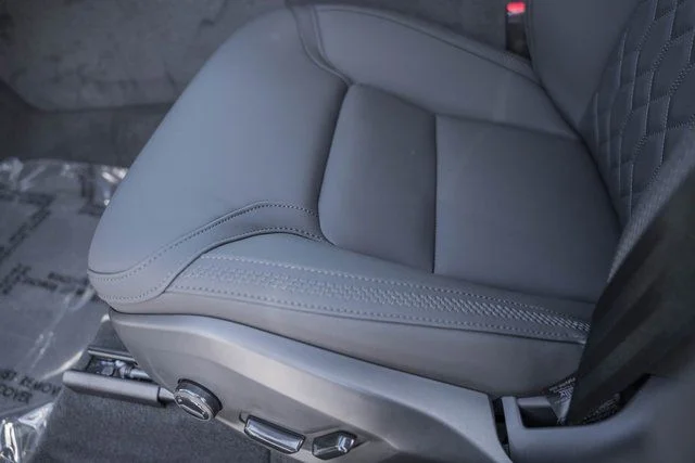 2026 Volvo XC60 Plus - Photo 31