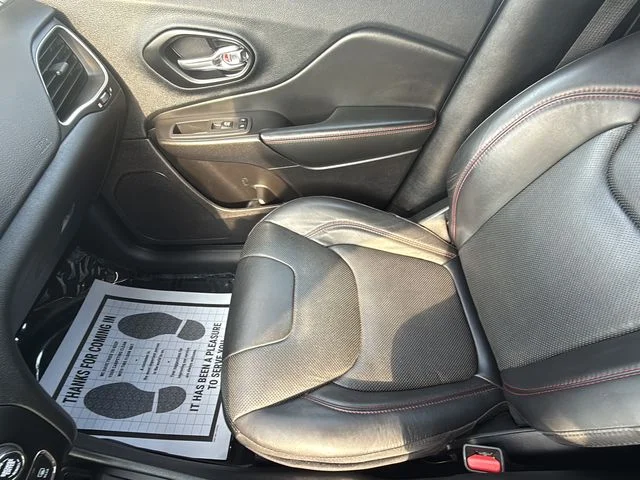 Used 2021 White Jeep Trailhawk image 30