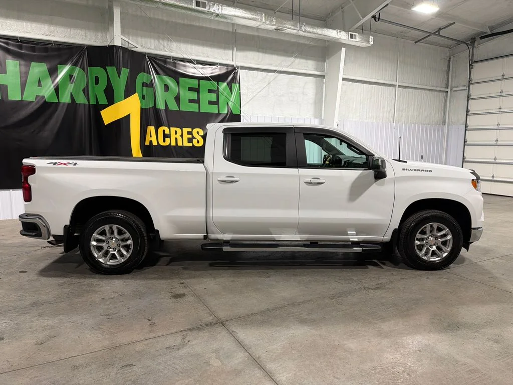 Used 2025 Summit White Chevrolet LT image 5
