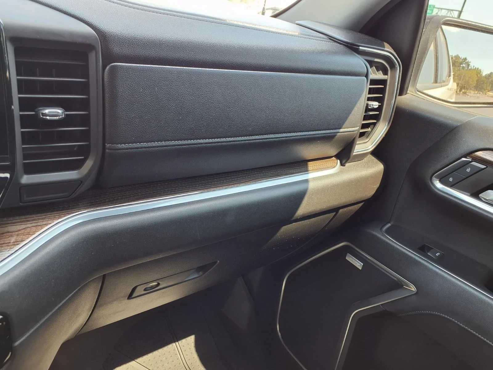 Used 2024 Summit White Chevrolet RST image 16