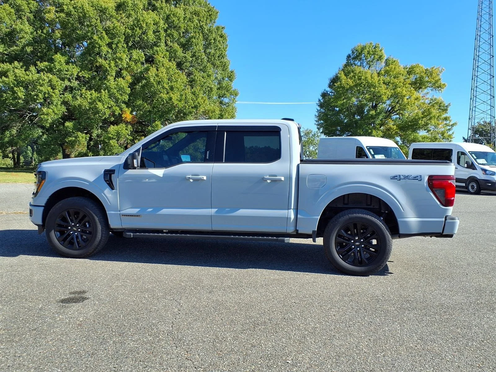 Used 2024 Avalanche Ford XLT image 3