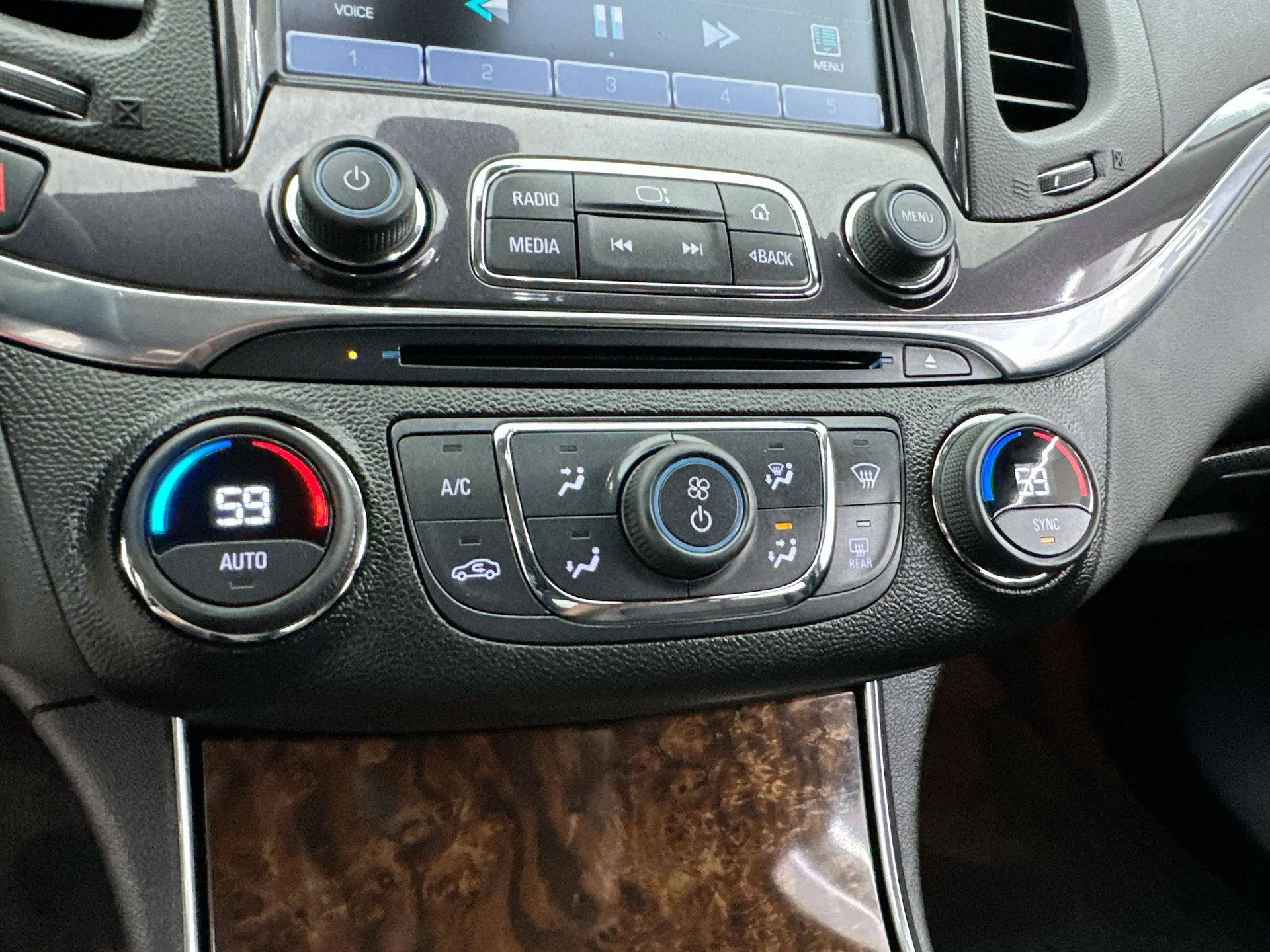 Used 2015 Gold Chevrolet LT image 25