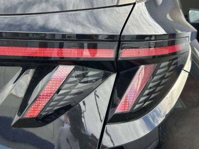 Used 2022 Phantom Black Hyundai SEL image 11