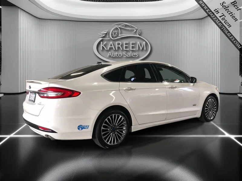 Used 2018 Oxford White Ford Titanium image 5