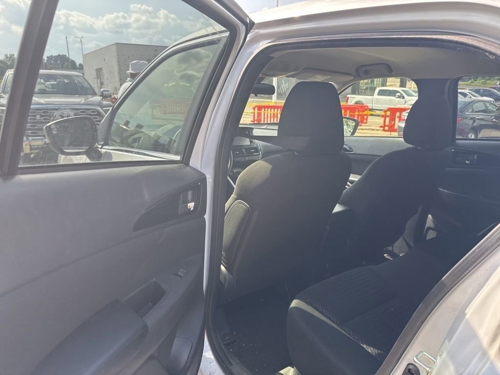 Used 2023 Diamond White Mitsubishi ES image 16