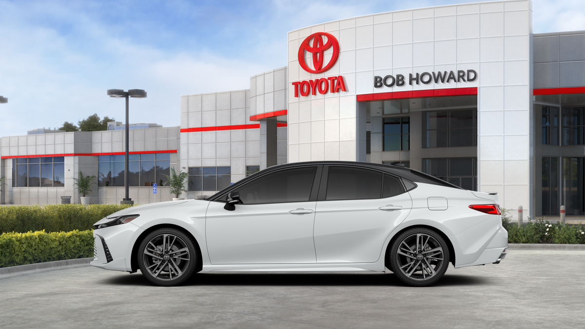 New 2026 Wind Chill Pearl with Midnight Black Metallic roof Toyota XSE image 4