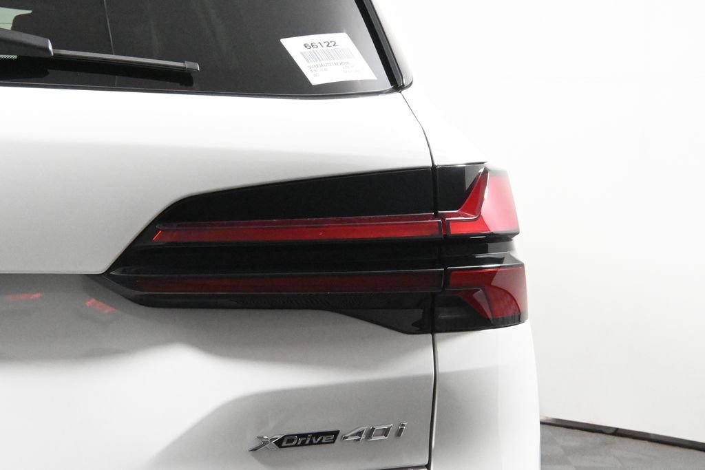 Used 2026 White BMW xDrive40i image 13