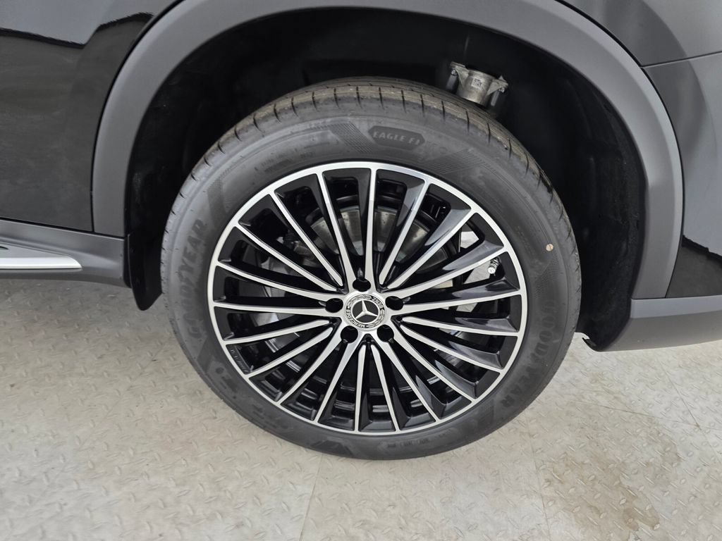 New 2026 Black Mercedes-Benz GLC 300 image 30