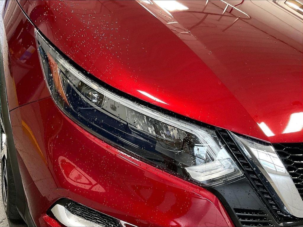 Used 2021 Red Nissan SL image 32