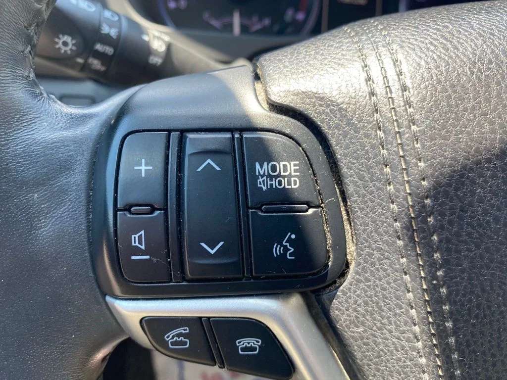 Used 2016 White Toyota Limited Platinum V6 image 28