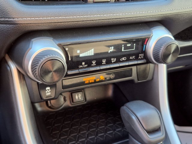 2019 Toyota RAV4 LE - Photo 22