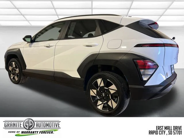 Used 2025 White Hyundai SEL image 4
