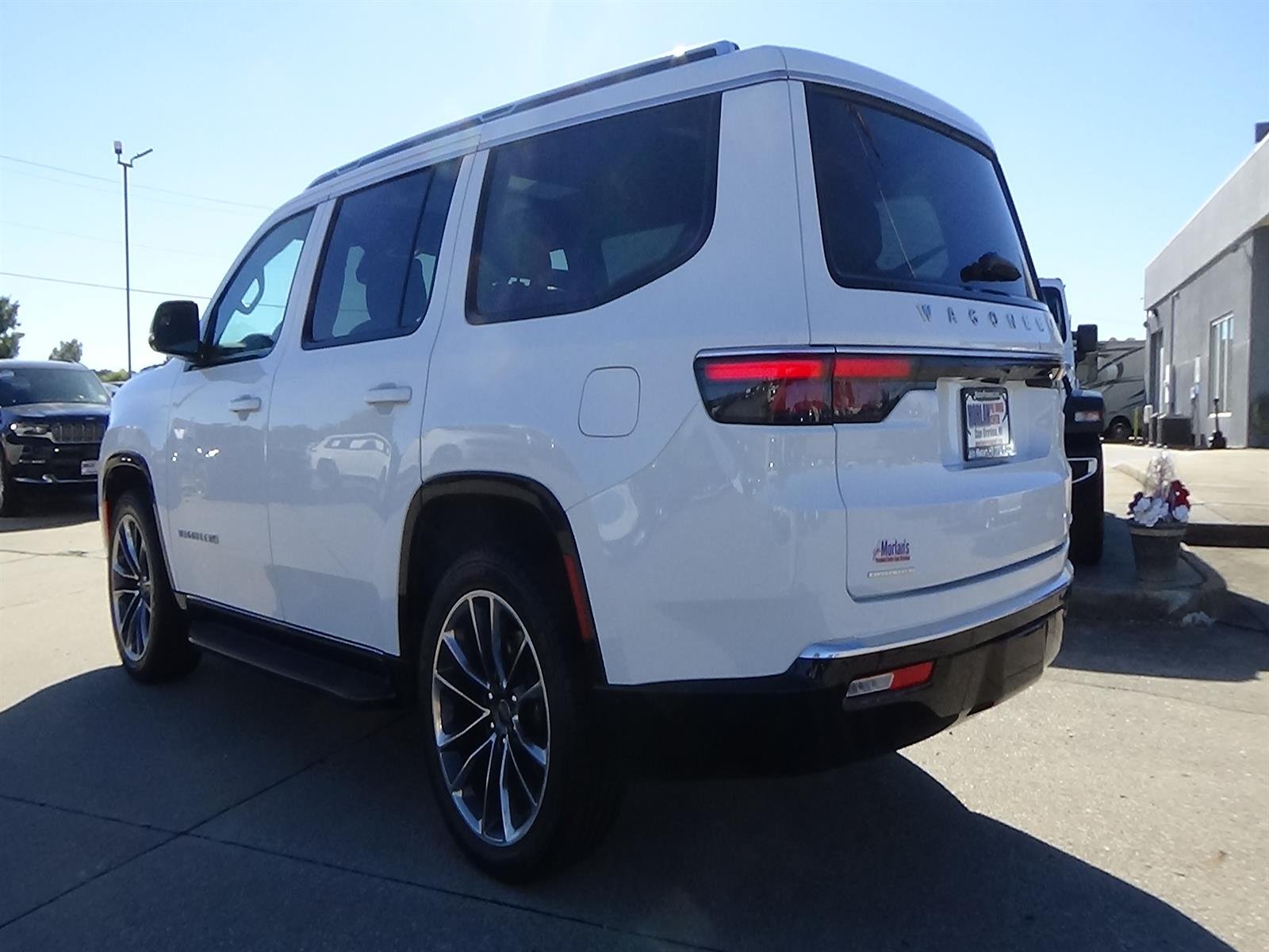 Used 2023 Bright White Clear Coat (pw7) Jeep Series II image 9