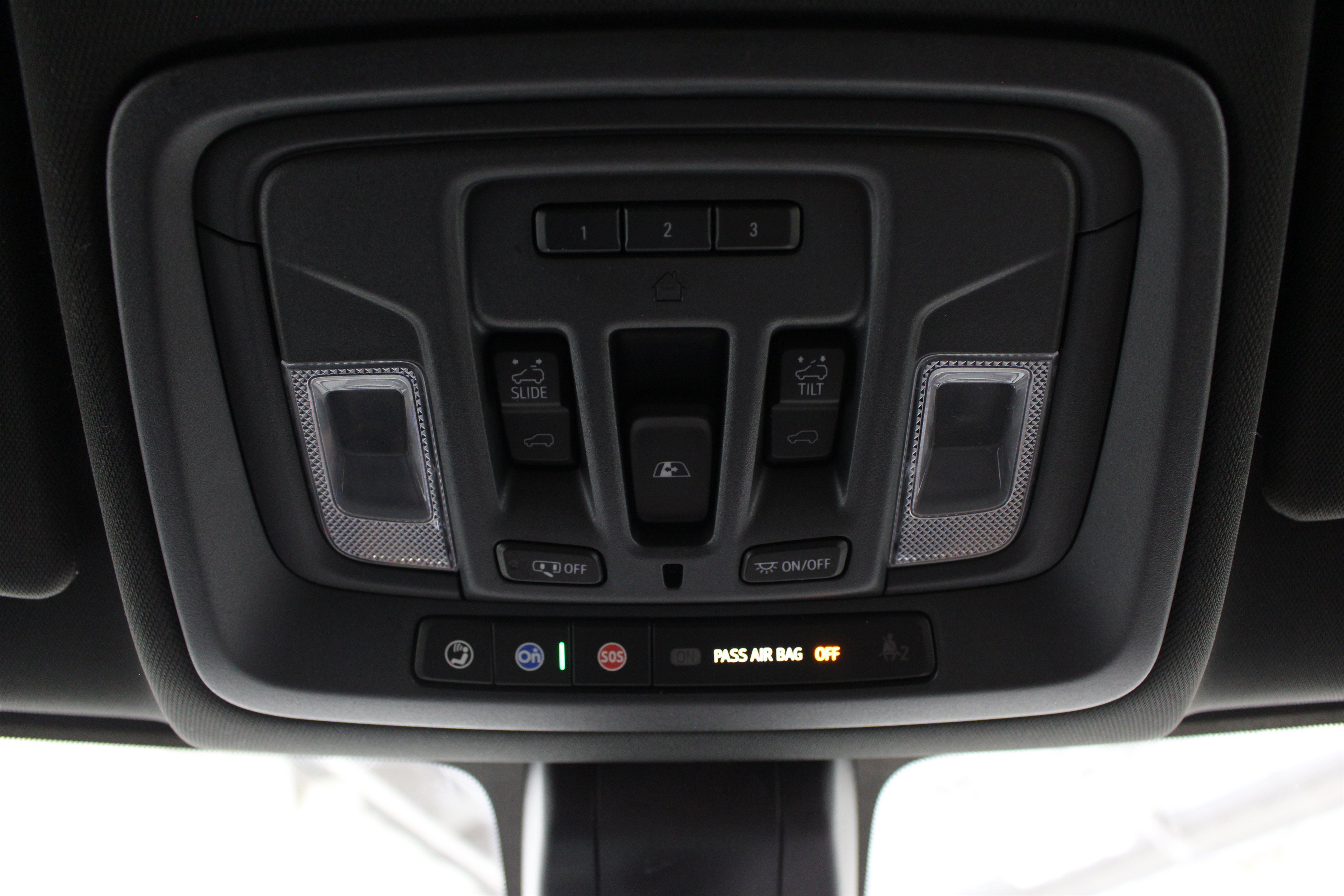Used 2020 Iridescent Pearl Tricoat Chevrolet High Country image 19