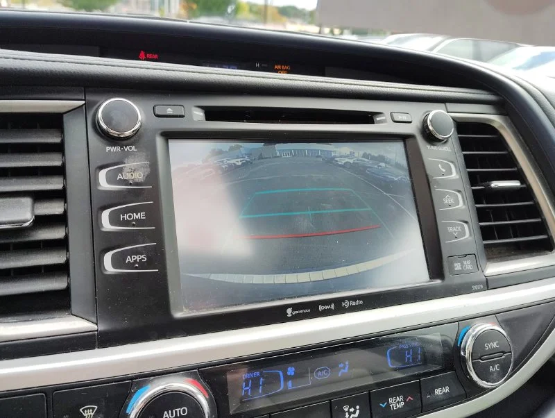 Used 2018 Silver Toyota XLE image 16