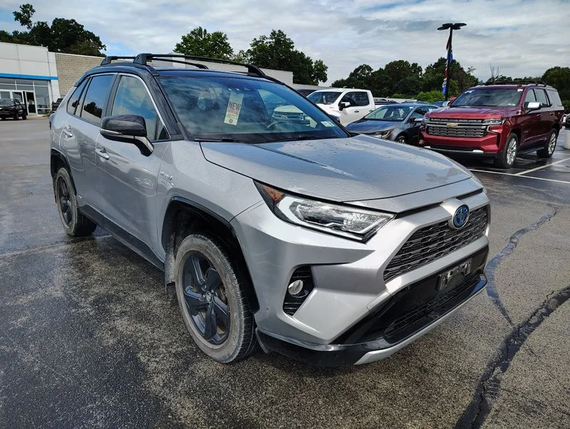 Used 2019 Silver Toyota XSE image 3