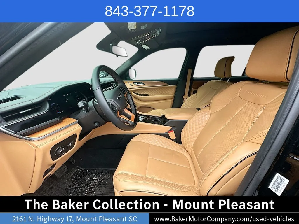 Used 2025 Diamond Black Jeep Summit image 22