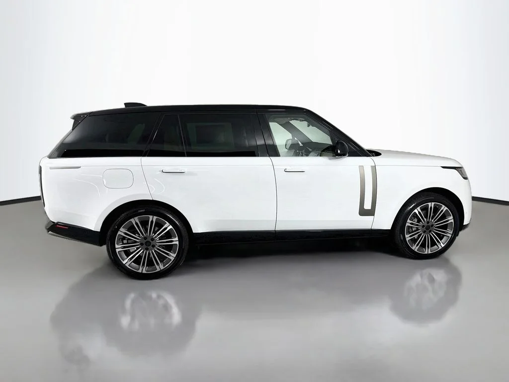 New 2026 Fuji White Land Rover SE image 8