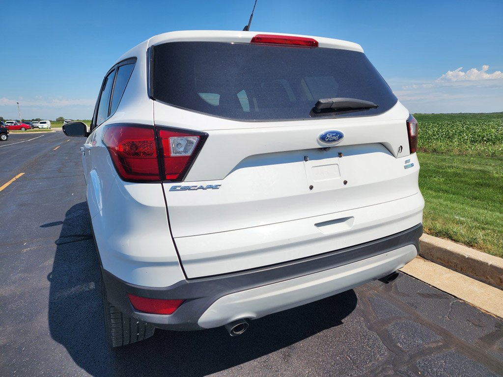 Used 2019 Oxford White Ford SE image 3