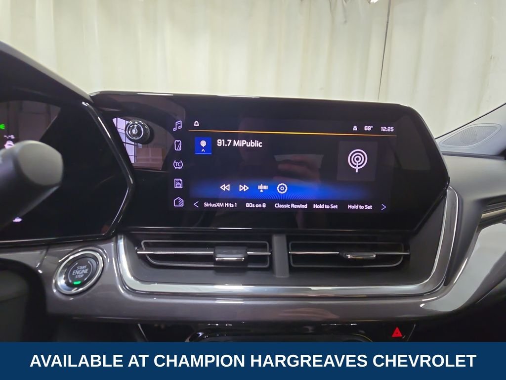Used 2025 Summit White Chevrolet ACTIV image 17