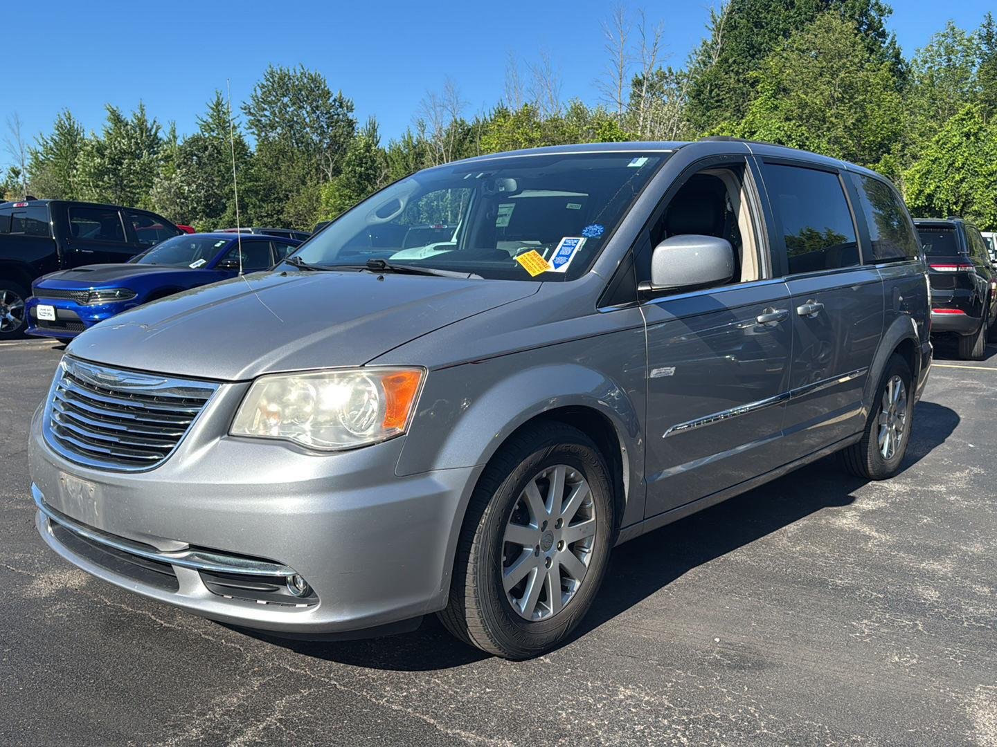 Used 2013 Billet Silver Metallic Chrysler Touring image 4
