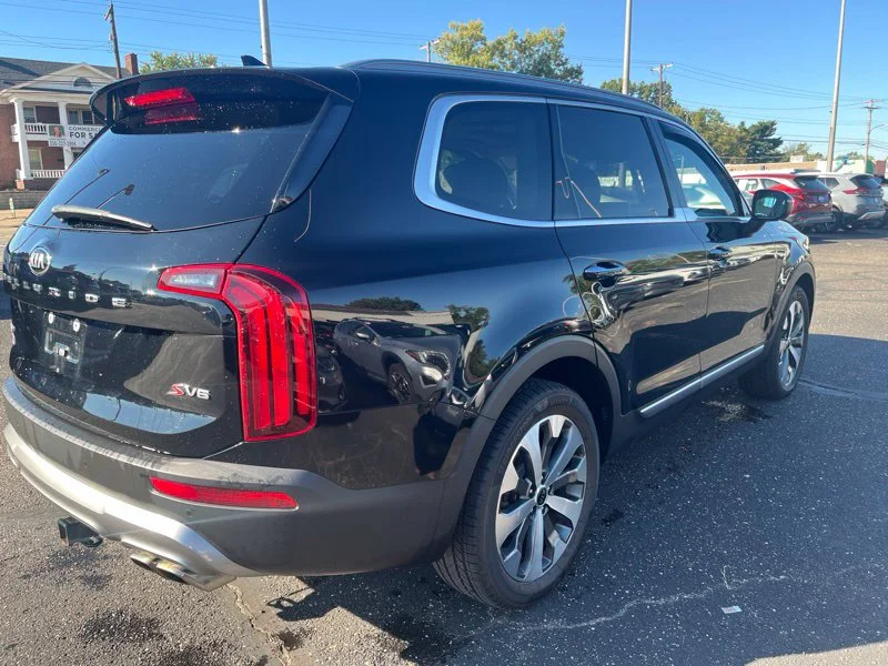 Used 2020 Black Kia S image 5