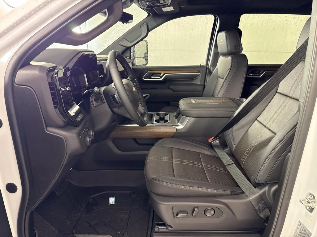 New 2026 Summit White Chevrolet High Country image 35