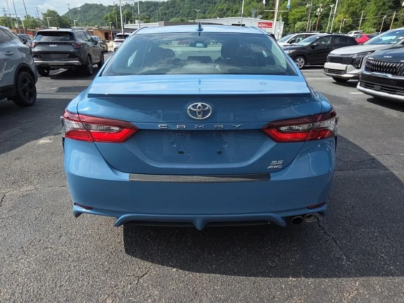 Used 2024  Toyota SE image 6