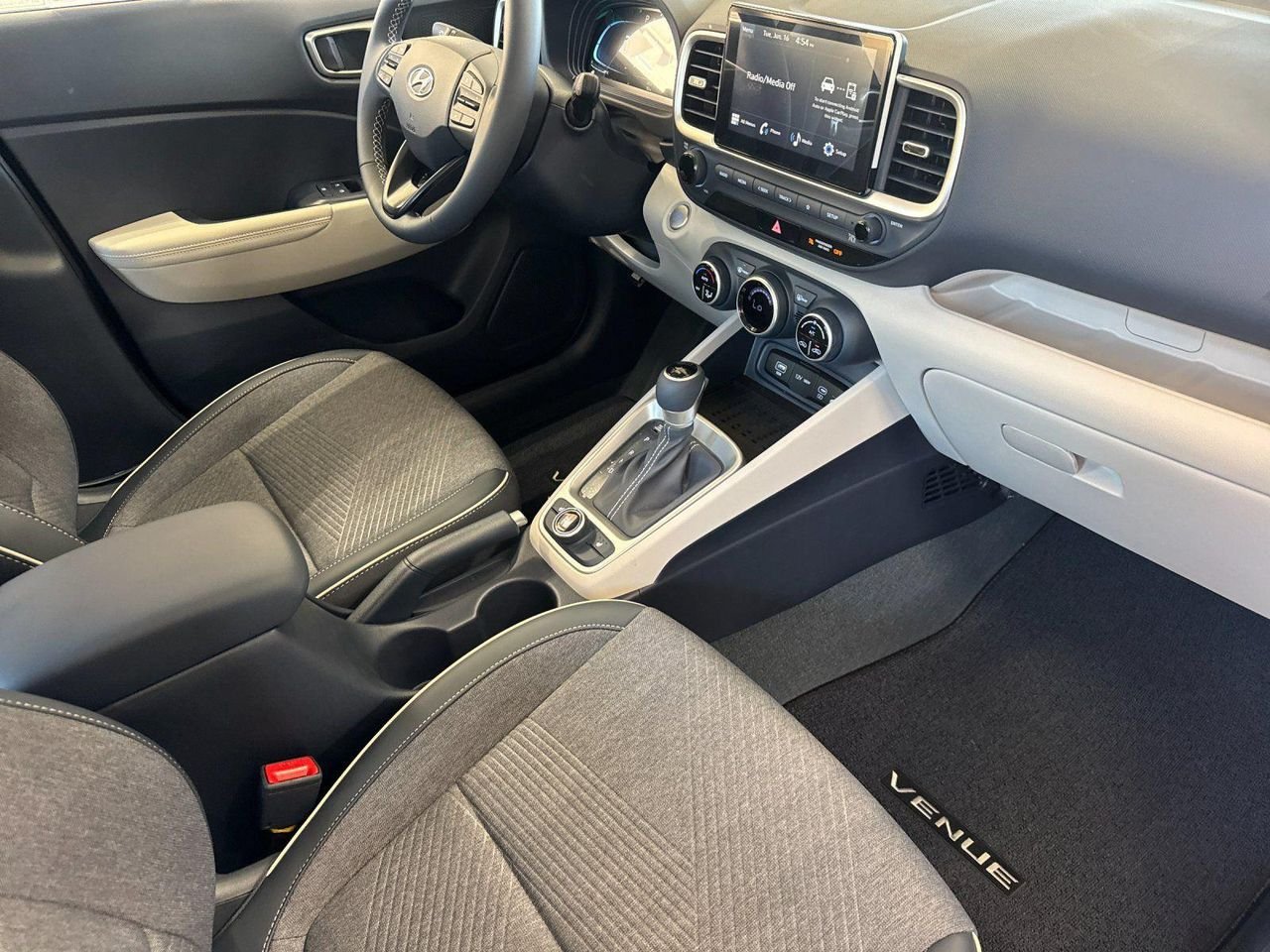 New 2026 White Hyundai SEL w/Two-Tone Roof image 15