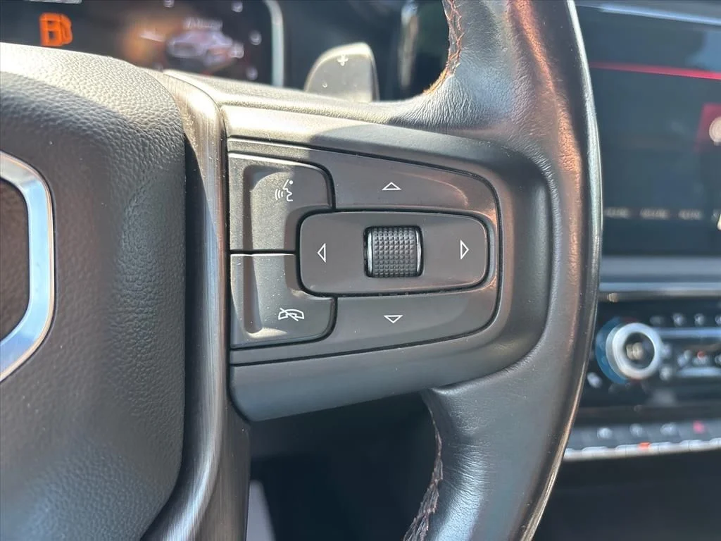 Used 2022 White GMC AT4 image 30