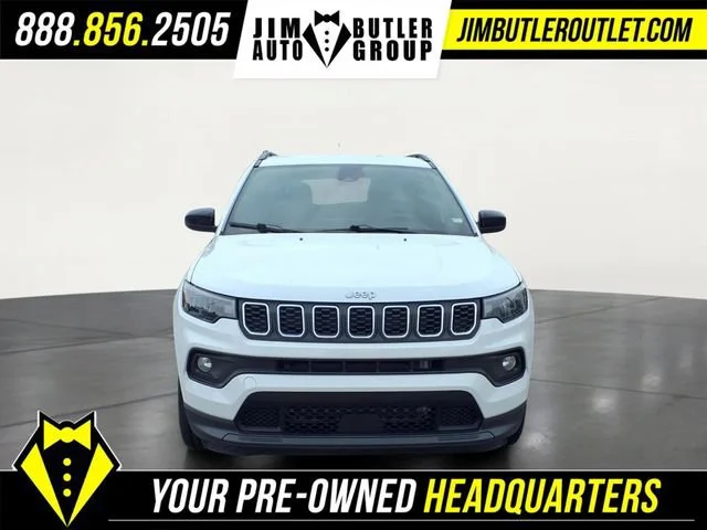 Used 2024  Jeep Latitude image 31