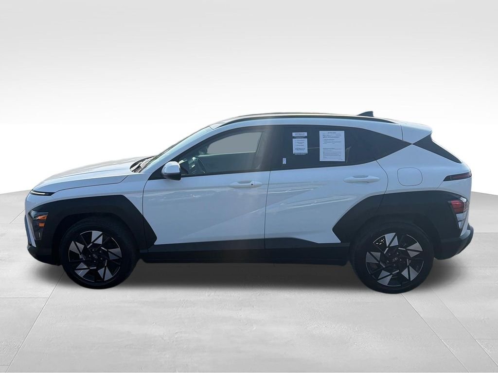 Used 2025 White Hyundai SEL image 2