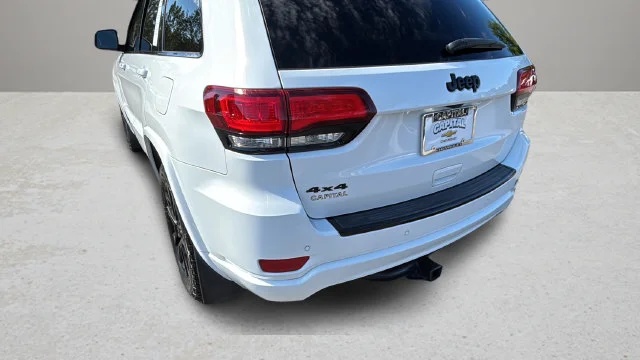 Used 2018 White Jeep Altitude image 34
