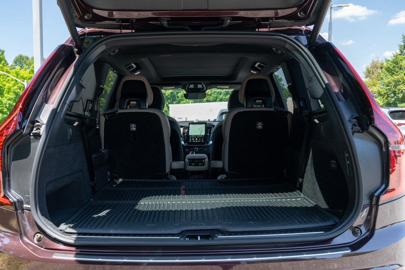 Used 2025 Mulberry Red Metallic Volvo Ultra image 14