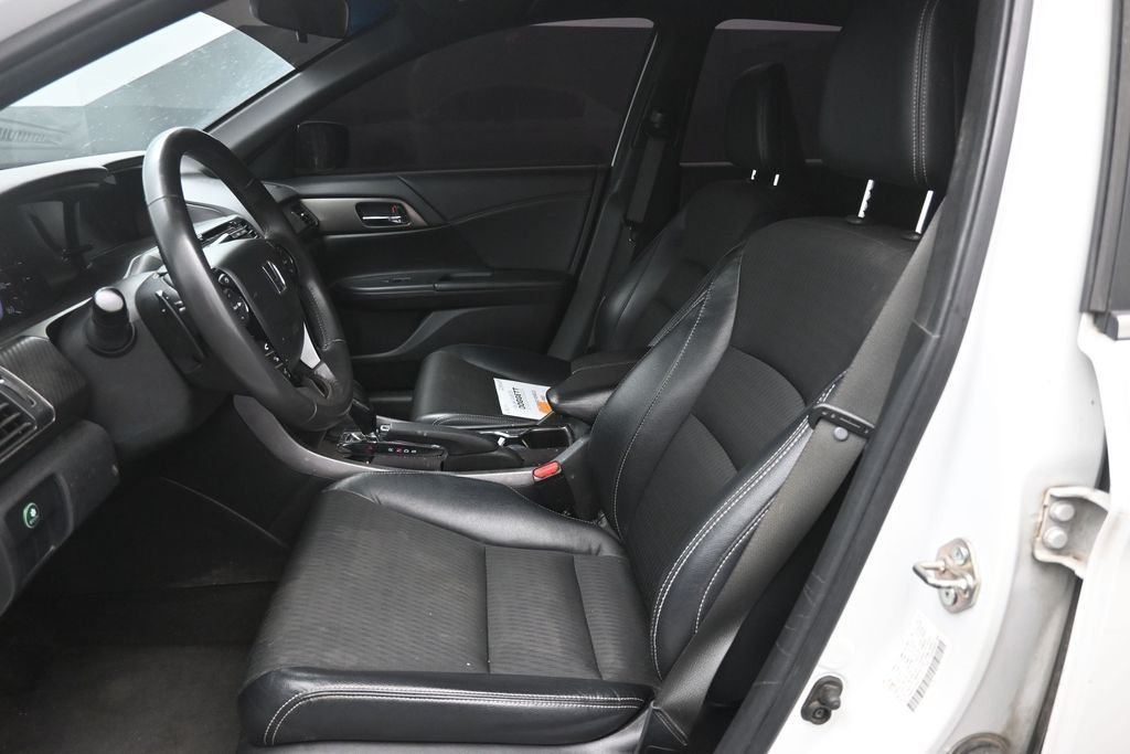 Used 2016  Honda Sport image 18